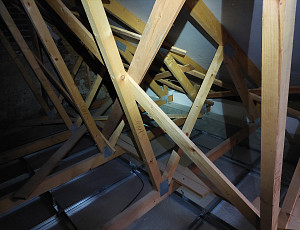 Zateplení stropu rodinného domu pomocí foukané izolace